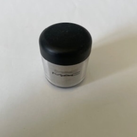 MAC Silver Fog Pigment - Picture 3 of 4